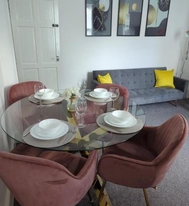 Wolverhampton House | Charming 3-Bedroom House - Prime Location in Wolverhampton!