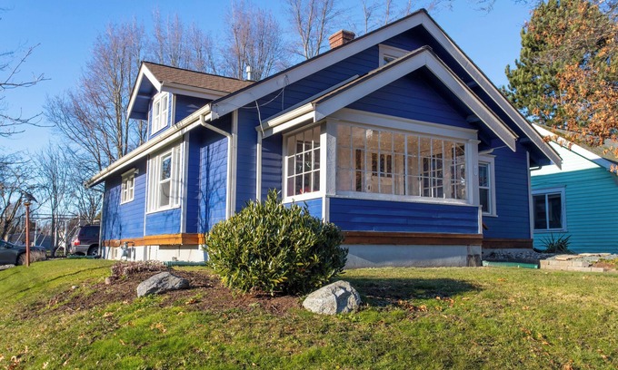 Lettered Streets House | Charming 3-bedroom house in the lively heart of Bellingham, with high-speed WiFi