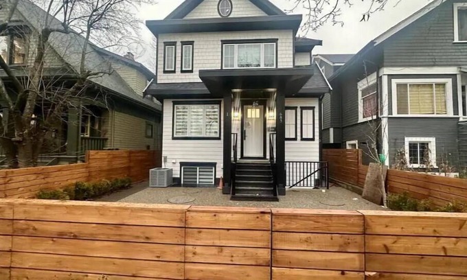 Fairview House | Charming 3-bedroom house with WiFi and AC in delightful Vancouver