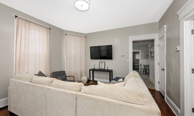 Tremont House | Charming 3-bedroom house with WiFi, AC in fabulous Cleveland