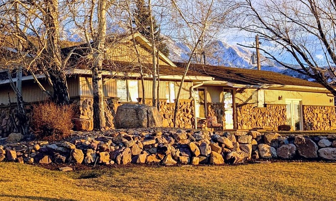 Santaquin House | Charming 3-bedroom house located at the mouth of Santaquin Canyon. Amazing views