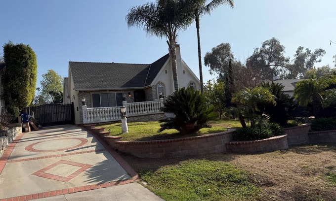 El Miradero House | Charming 3-bedroom house with WiFi, AC in wonderful Glendale