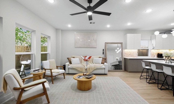 Southeast Houston House | Charming 3-bedroom house with AC and fitness room in nice Houston