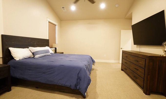 Medford House | Charming 3-bedroom house in Medford with AC, WiFi. Start your vacation now