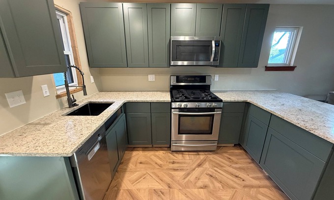 Oakmont House | Charming 3-bedroom house in Oakmont with AC, WiFi