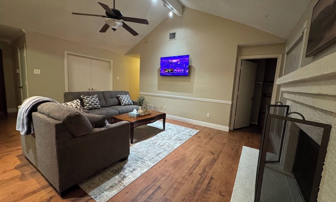 Rowlett House | Charming 3 Bedroom House In Rowlett Near Lake