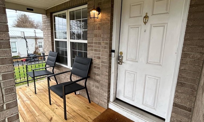 Corbin House | Charming 3-bedroom house in delightful Corbin Sleeps 6
