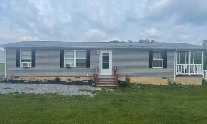 Mingoville House | Charming 3-bedroom house in lovely Howard with AC, WiFi