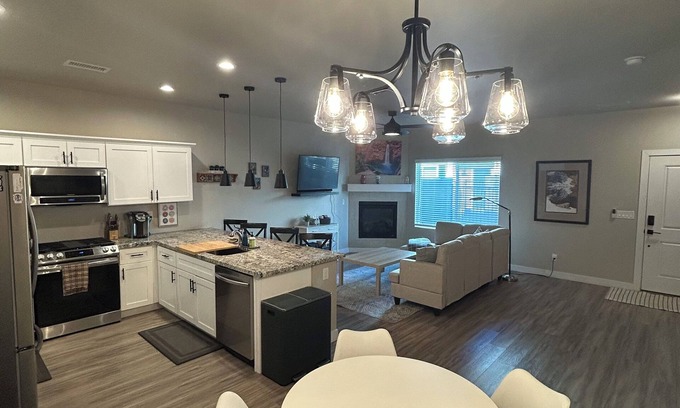 Bellemont House | Charming 3-bedroom townhome with AC and WiFi in Flagstaff