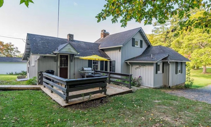 Hot Springs Cottage | Charming 3-bedroom cottage with WiFi and AC in Hot Springs
