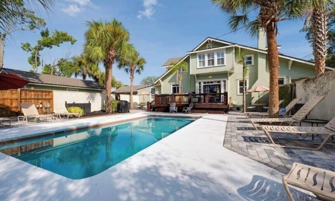 Southbank House | Charming 3-bedroom loft unit with WiFi and AC in the Heart of San Marco