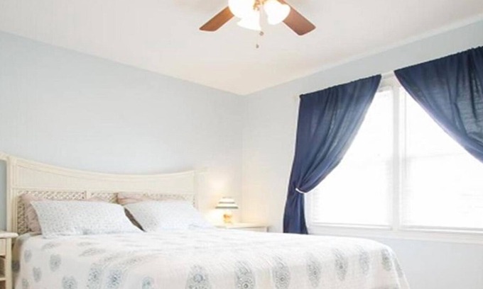 Stone Harbor House | Charming 3-bedroom townhome 2 blocks from ocean and bay, in town of Stone Harbor