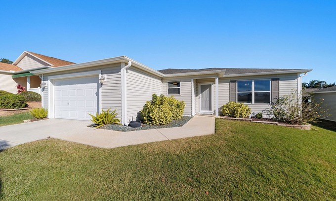 Fruitland Park House | Charming 3-bedroom house with Golfcart and WiFi in The Villages