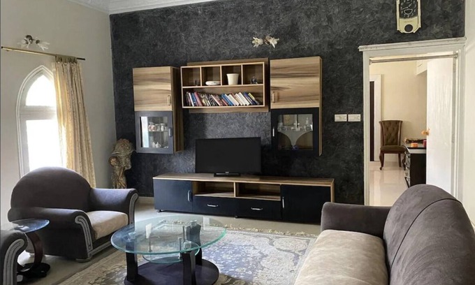 Gulshan-e-Iqbal House | Charming 3-BR Haven with WiFi, AC in Central Karachi