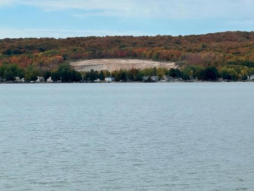 Honor House | Charming 3 BR Lakefront Cottage - Gateway to Platte Lake & Sleeping Bear Dunes!