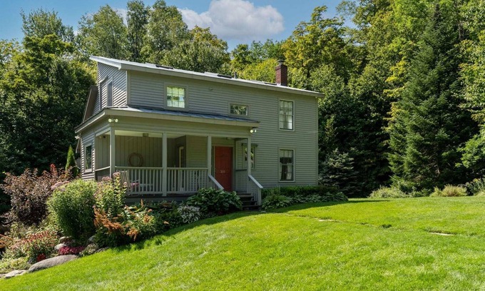 Londonderry House | Charming 3-BR Mountain Home Minutes to Skiing