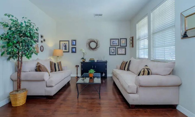 Crossriver House | Charming 3200+ Sqft 4 Bedroom That Sleeps 10