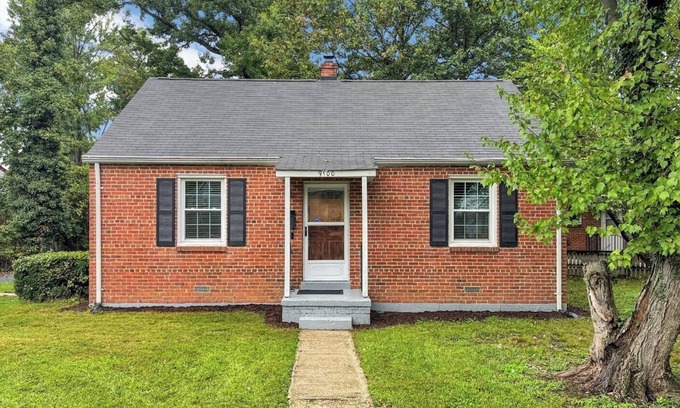 College Park House | Charming 3BR house garage AC WiFi W/D in College Park from 8.15.2025 long-term