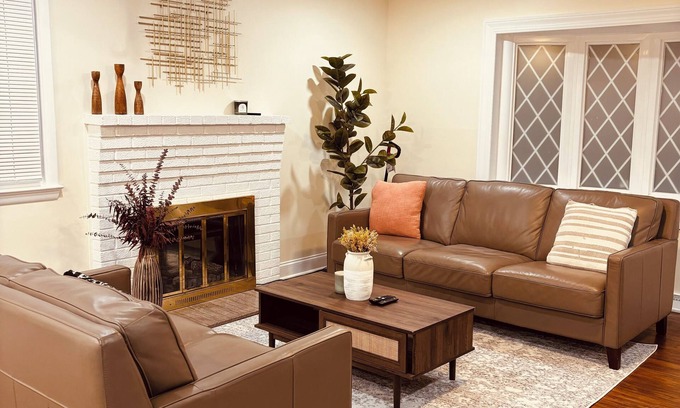 Oxon Hill House | Charming 4-bedroom bungalow near MGM