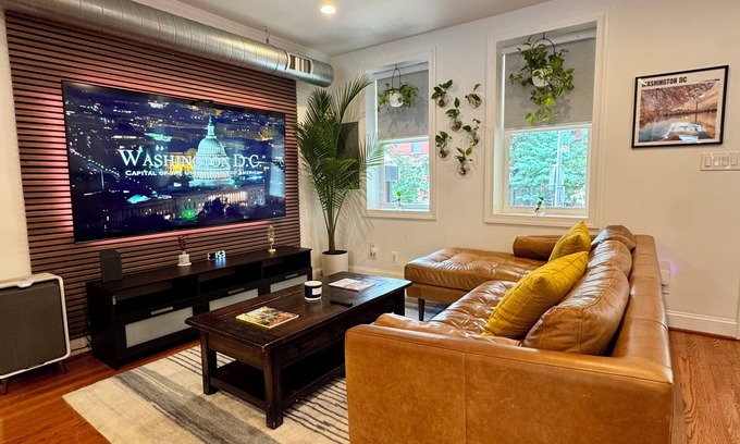 Stanton Park House | Charming 4-bedroom house with WiFi and AC in enchanting Washington