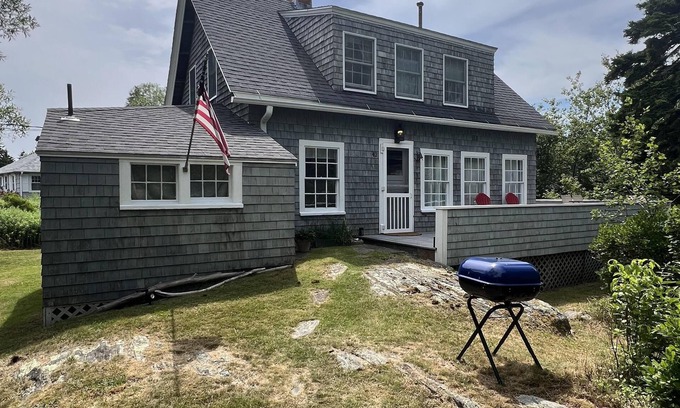 Bailey Island Cottage | Charming 4 bedroom Classic Maine Cottage located near the giant stairs.