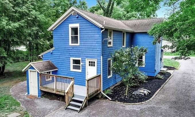 Wales Center House | Charming 4-bedroom 1800's farmhouse with WiFi, AC in serene Cowlesville