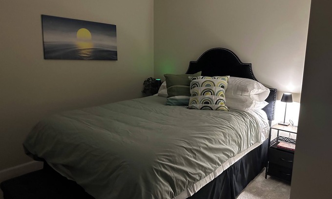 Rochester House | Charming 5 bedroom house in marvelous Rochester Hills with fitness room, WiFi