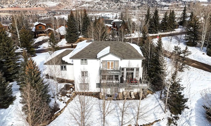 Edwards House | Charming 5BD Mountain Estate - Best for Families!