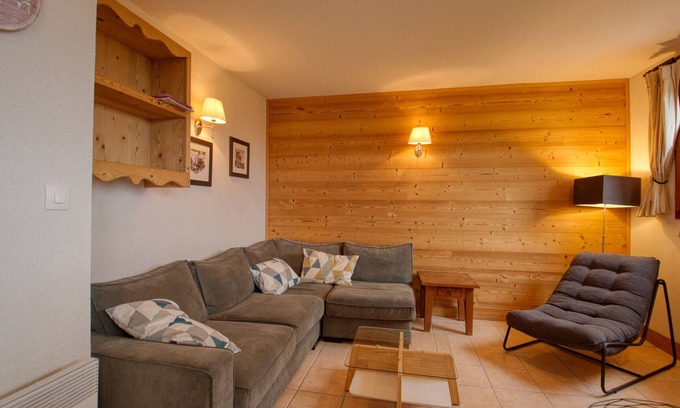 Les Esserts Apartment | Charming 6-7 pers. apt at the foot of the slopes with balcony and parking in Morillon 1100