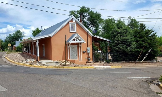 Las Vegas House | Charming Adobe Home near Historic Old Town Plaza