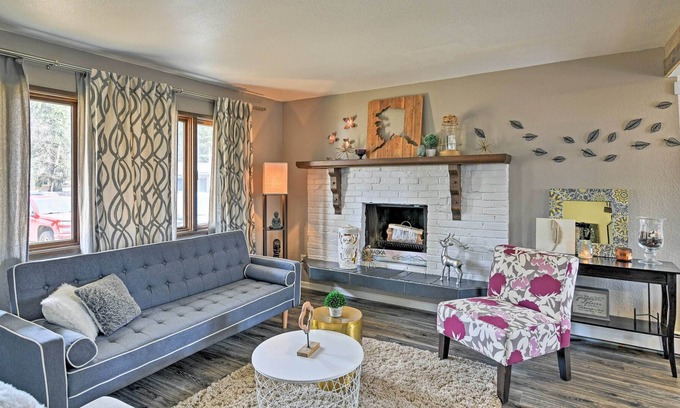 Northeast Anchorage House | Charming Anchorage Townhome w/ Furnished Patio!
