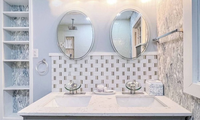 Cherokee Triangle House | Charming and Centrally Located 2-bedroom/Walkable/Private Parking