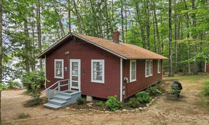 Moultonborough House | Charming and Cozy 3 Bedroom Dog Friendly Winnipesaukee Cottage