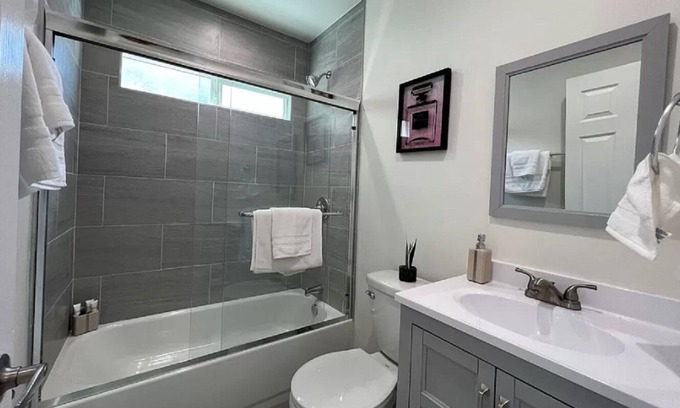Sun Valley House | Charming and cozy Villa Close to Universal studios