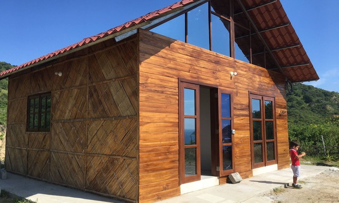 Manta Ski Chalet | Charming and quiet ocean view beach chalet