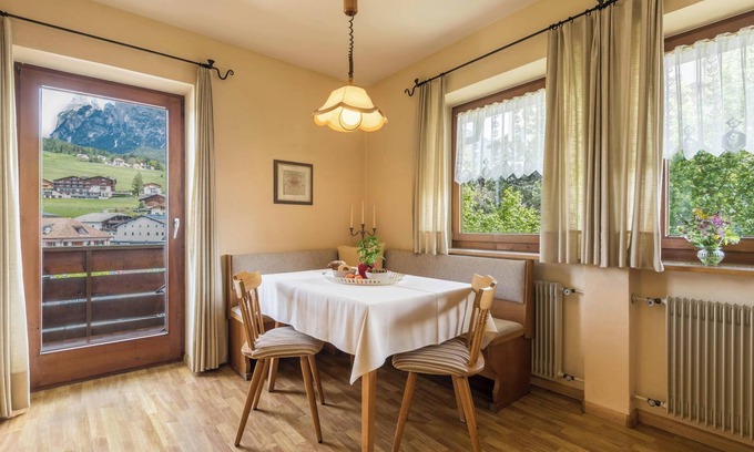Fie allo Sciliar Apartment | Charming Apartment “4 Vikoler” with Mountain View, Wi-Fi & Garden