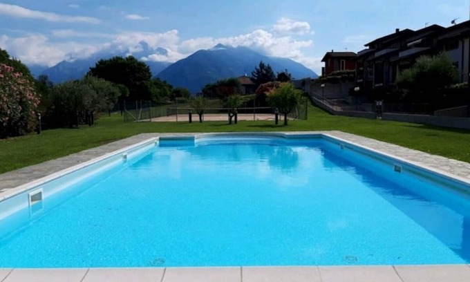 Colico Apartment | Charming apartment with swimming pool, tennis court