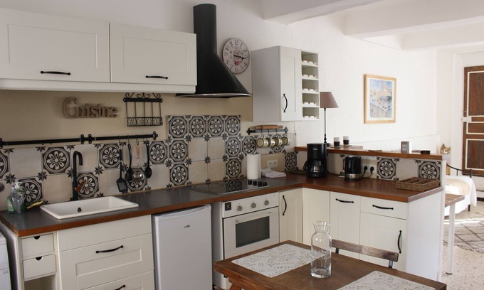 Puyloubier Apartment | Charming apartment at the foot of La Sainte-Victoire, 20 mins from Aix en Provence