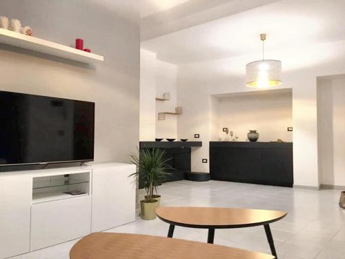 Catania City Centre Apartment | Charming Apartment in Catania with Balcony and City View