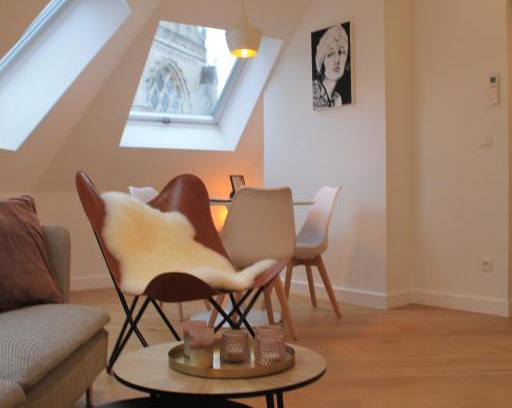 Historisch centrum Apartment | Charming Apartment with Cathedral View! On the 4th floor