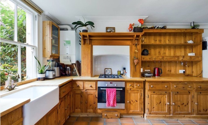 Ferndale Apartment | Charming Apartment with Private Patio & Oak Finishes near Clapham Station