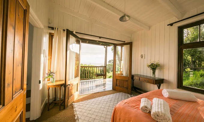Noordhoek House | Charming Beach Cabin with incredible views - perfect for families and getaway