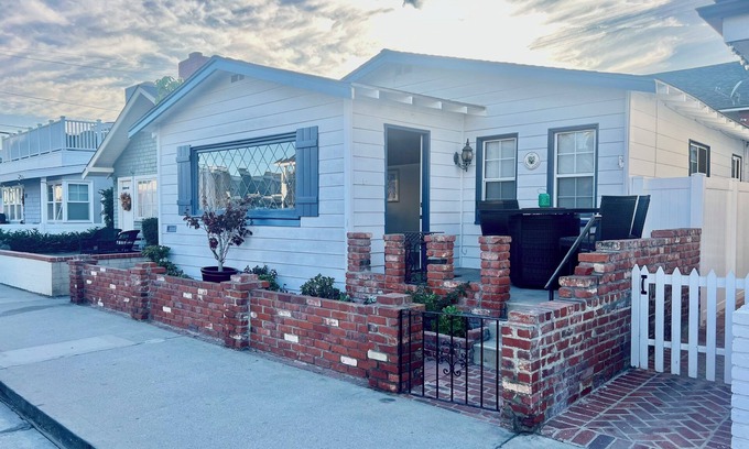 Balboa Island House | Charming Beach House Rental