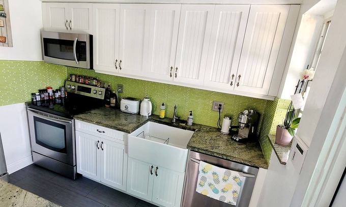 River Oaks House | Charming Beach Bungalow in Fort Lauderdale