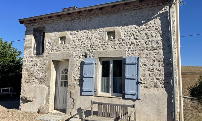 Bellenaves Cottage | Charming Bellenaves Cottage, 2 pers, pet friendly