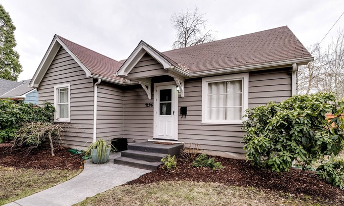 West Eugene House | Charming Bungalow in heart of Eugene