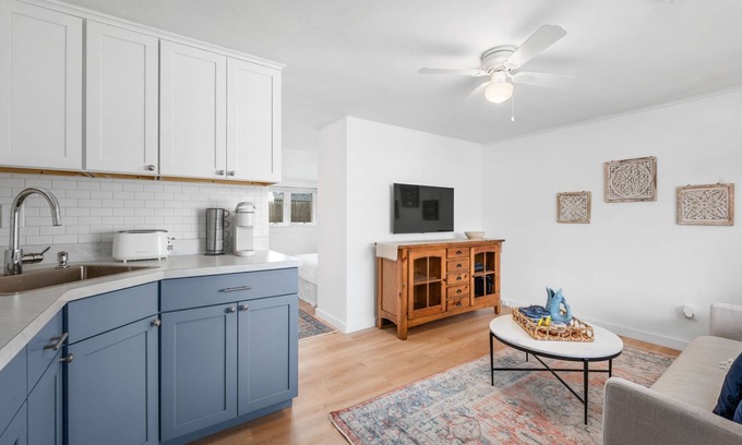 Harwich Port Apartment | Charming Bungalow Near Harwich Port Beach