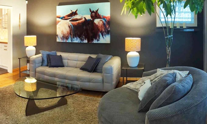 Southwest Calgary House | Charming Bungalow with Hot Tub close to DT