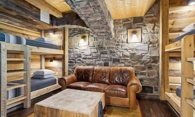 Franklin Apartment | Charming Bunkhouse at Dark Horse Estate