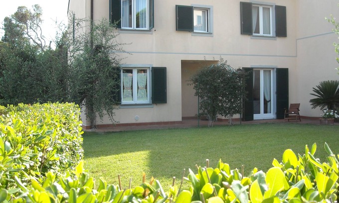 Quercianella House | Charming cottage 100mt from the sea, quiet area.